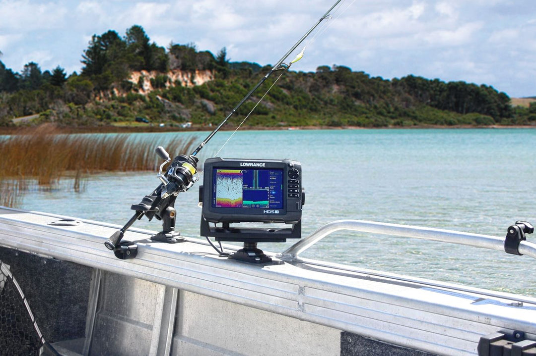 02-4136-11--Lowrance-HDS-on-Rotating-Platform-R-with-RH-2.jpg