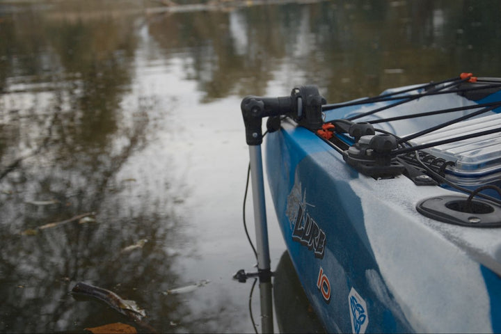 Angel-Kajak-mit-Fasten-Geberstange-Fishfinder-Transdu.jpg