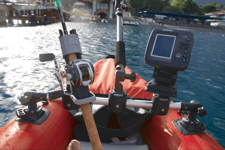 Angel-Station-fu--r-Boote-mit-Fasten-Rutenhalter-Fishfinder-und-Kamerahalter.jpg