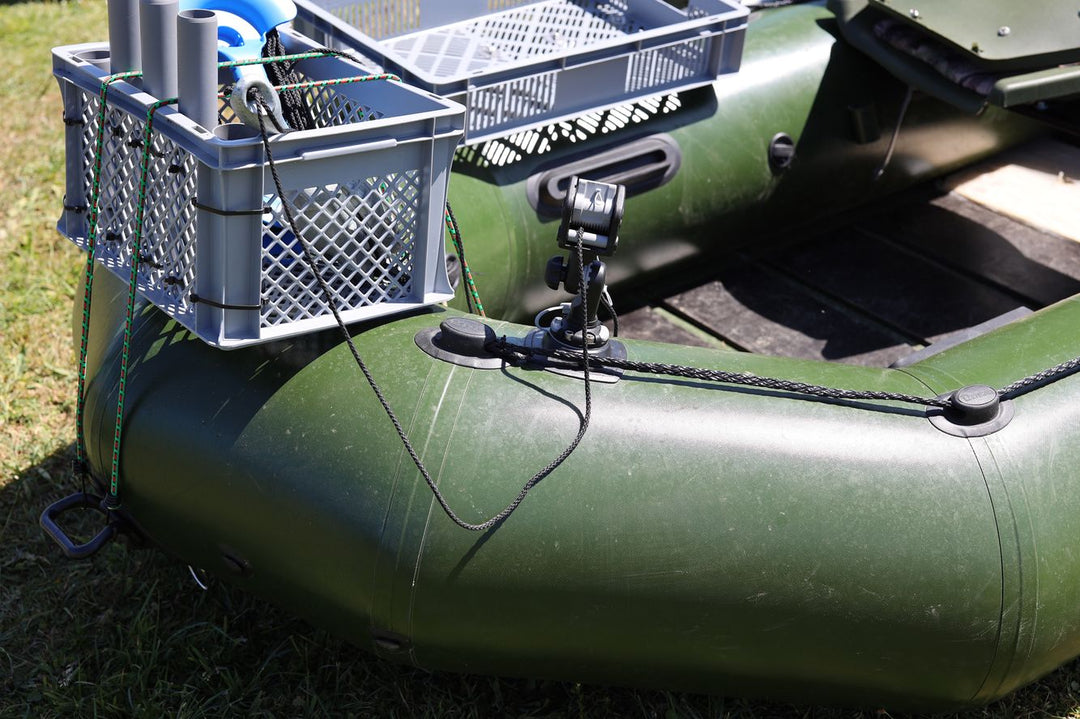 Anker-halter-auf-ein-schlauchboot.jpg