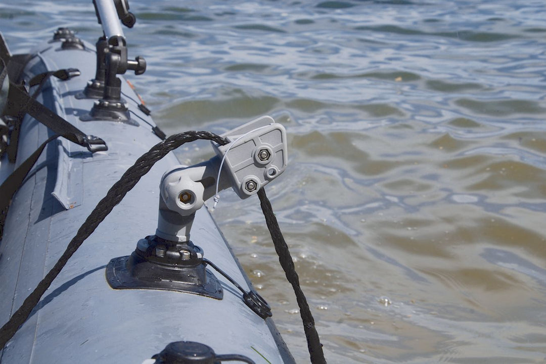 Ankerwinde-von-Fasten-auf-ein-Schlauchboot.jpg