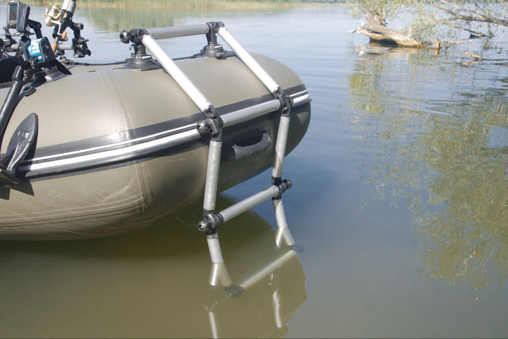 Fasten-Badeleiter-fu--r-Boote-und-Schlauchboote----32-mm-Rohrdurchmesser--.jpg