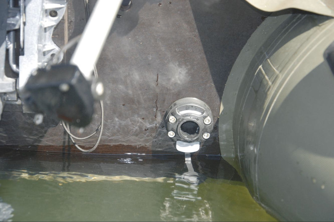 Fasten-Basis-an-Heckspiegel-fu--r-Transducer-Geberhalter-fu--r-Echolot.jpg
