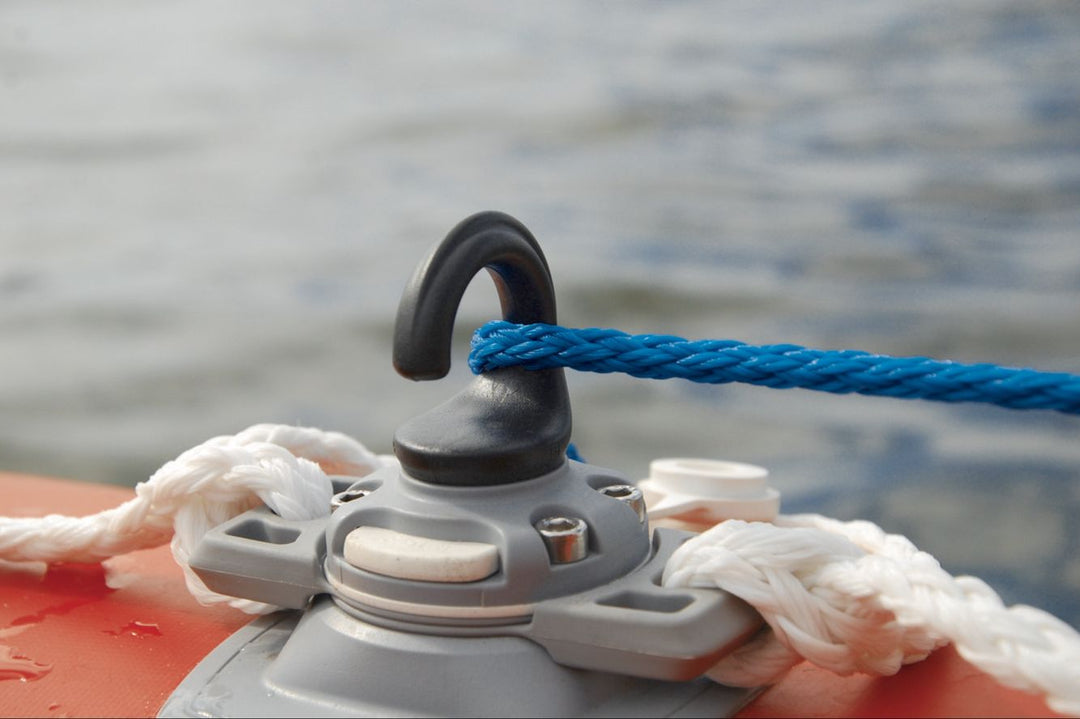 Fasten-Haken-auf-ein-Schlauchboot-montiert.jpg