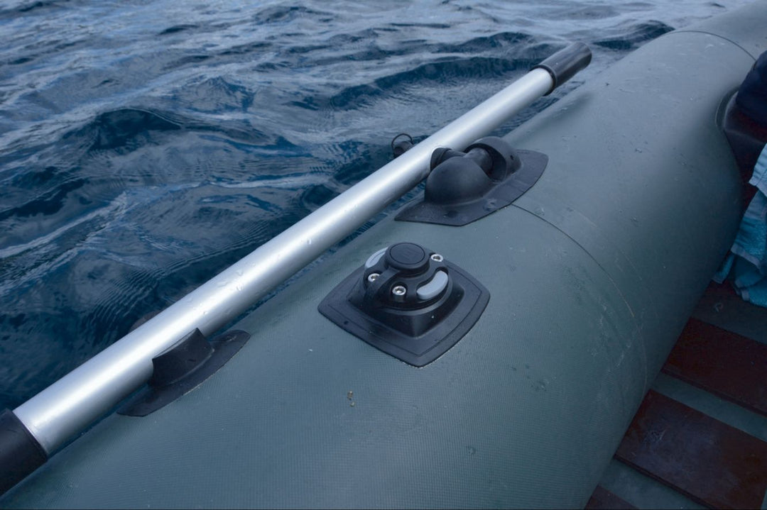 Fasten-Halterung-FS219-auf-ein-Schlauchboot.jpg