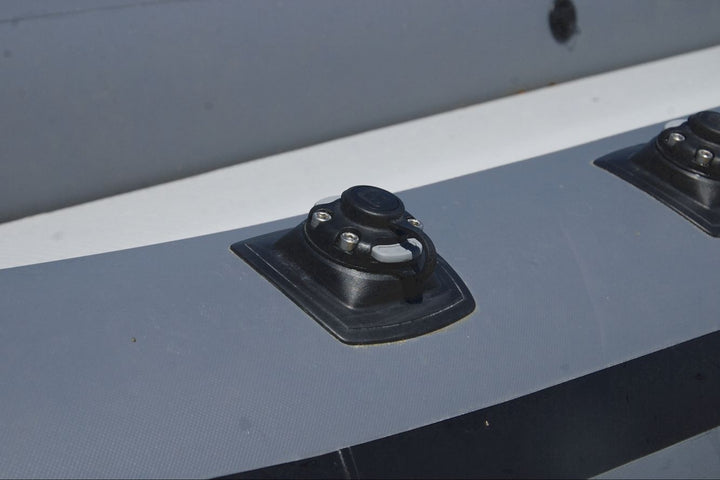 Fasten-Halterung-fu--r-Schlauchboot-entwickelt.jpg