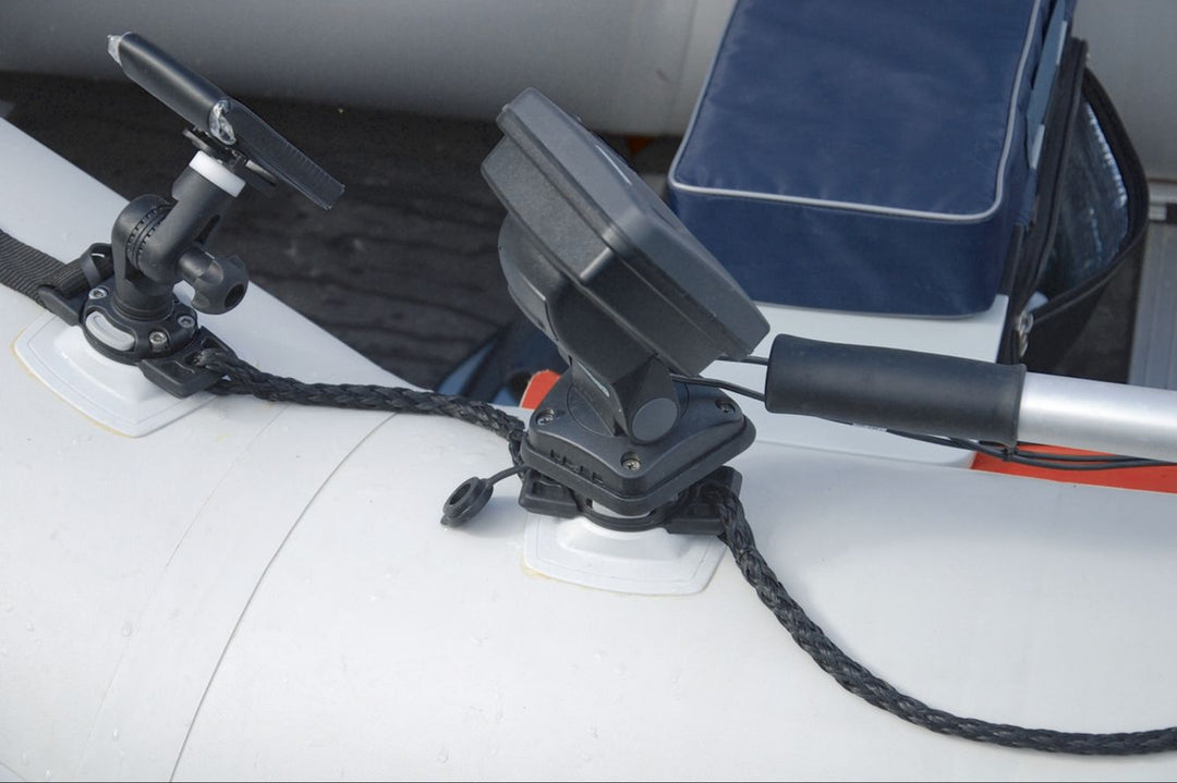 Fasten-Halterungen-fu--r-Echolote-und-Handy-fu--r-Sch.jpg