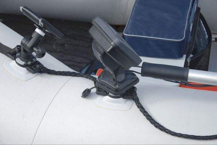 Fasten-Halterungen-fu--r-Echolote-und-Handy-fu--r-Sch.jpg