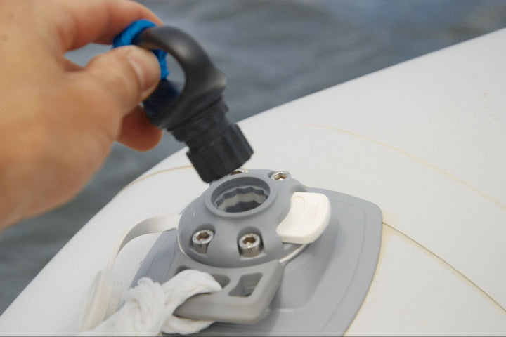 Fasten-ovale-O--se-auf-ein-Schlauchboot-montieren.jpg