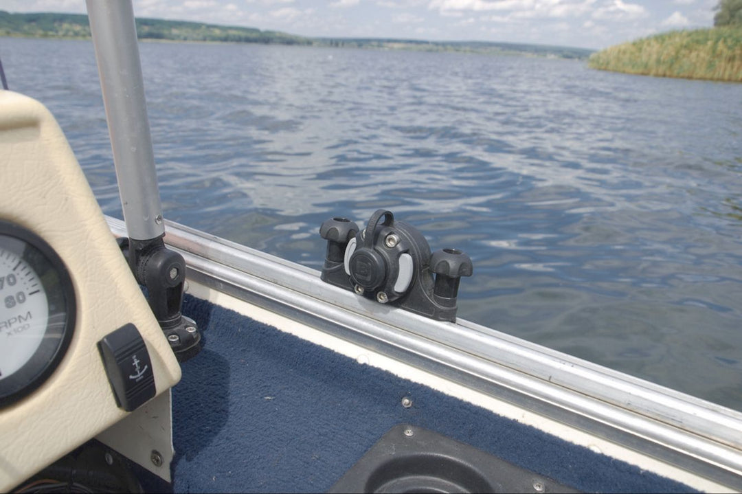 Fasten-universelle-Halterung-fu--r-kajak-uns-Segelboot-schienen.jpg