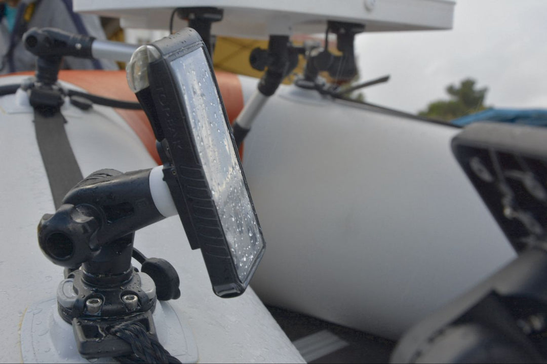 Handyhalter-fu--r-Schlauchboote-und-Kajak-von-Fasten-.jpg