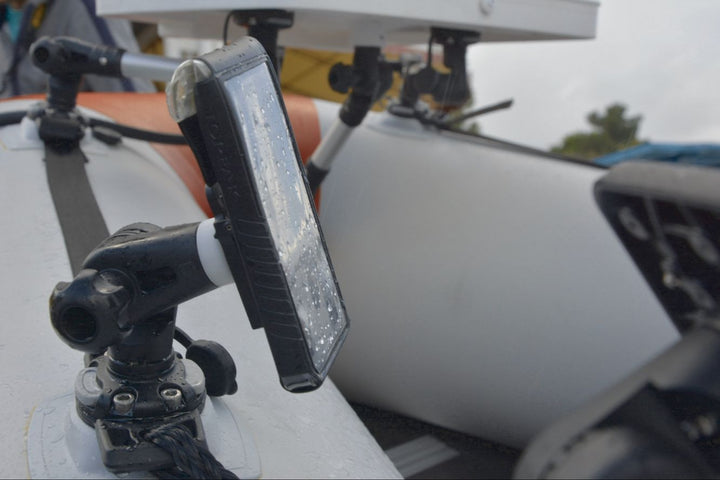 Handyhalter-fu--r-Schlauchboote-und-Kajak-von-Fasten-.jpg