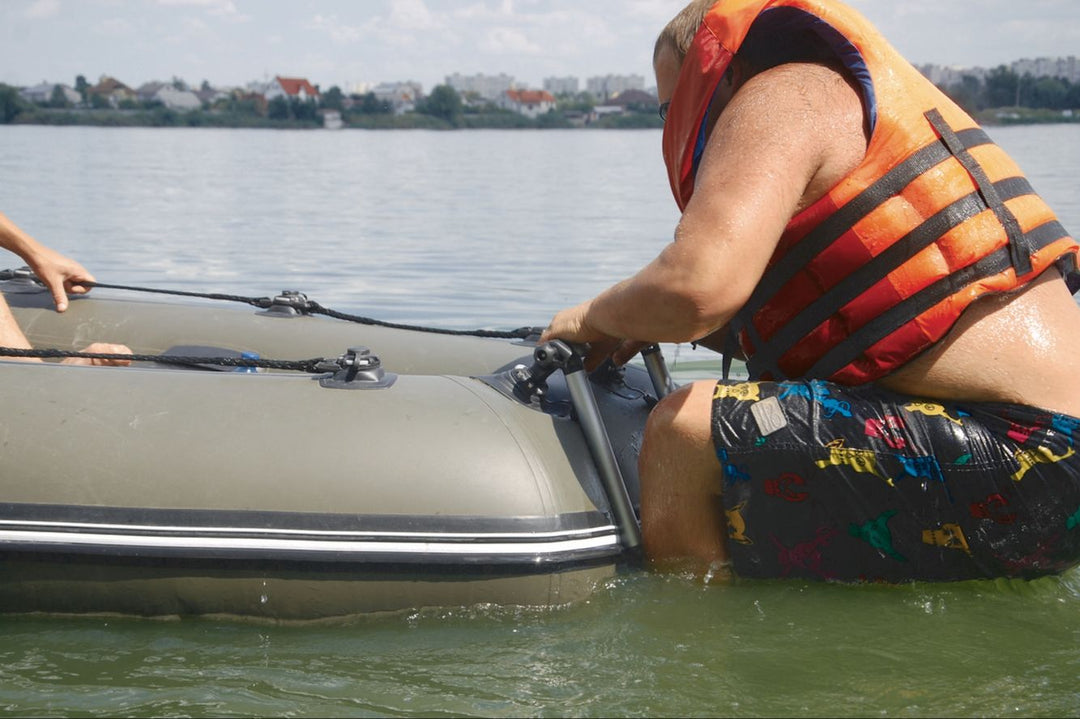 Hinauf-auf-ein-Schlauchboot-klettern-mit-Fasten-Leite.jpg