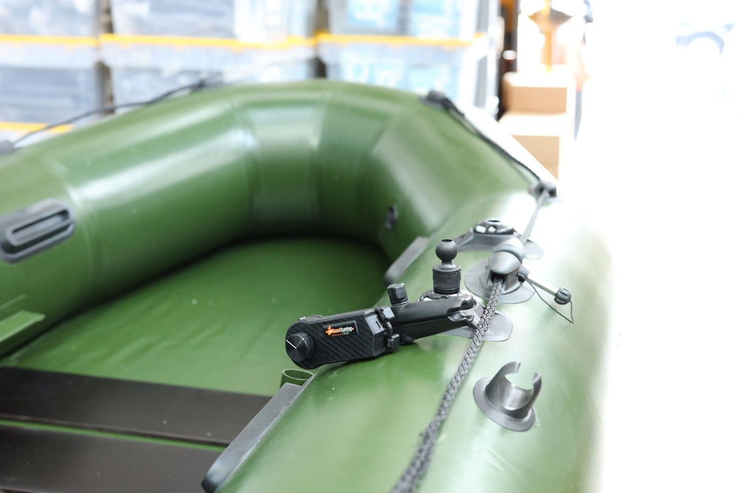 Motorhalter-Bellyboot-Schlauchboot.JPG