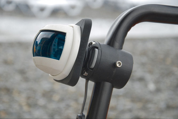 Nautisch-Plattform-von-Fasten-fu--r-Fishfinder-Kamera.jpg