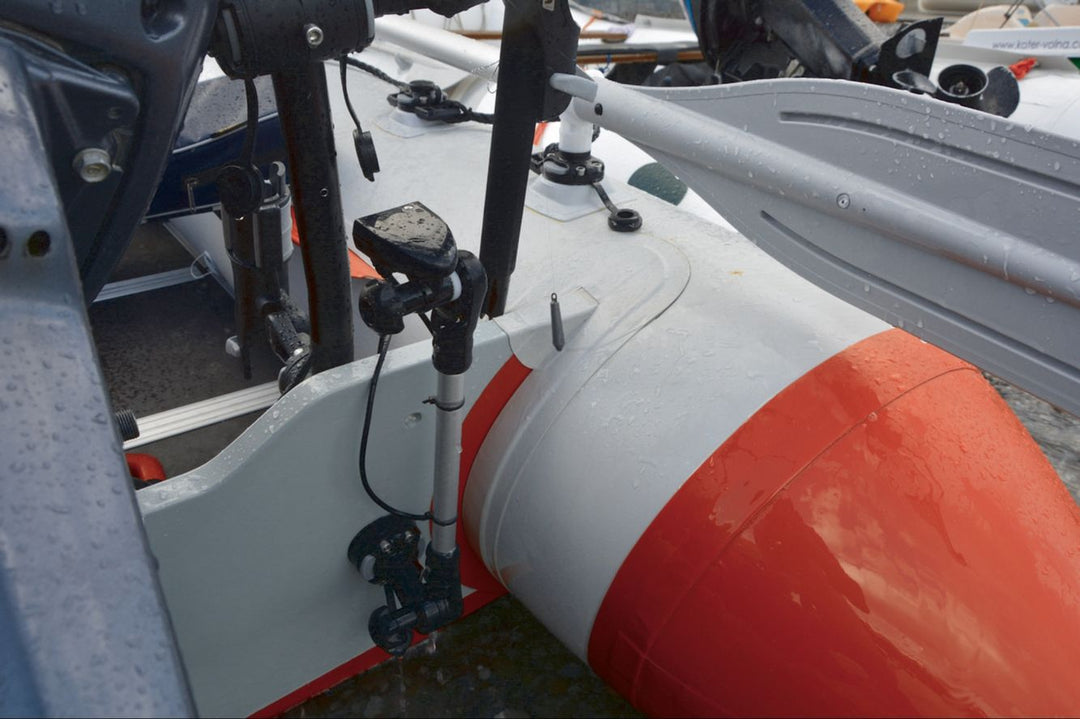 Schlauchboot-Heckspiegel-mit-Fasten-Geberstange.jpg