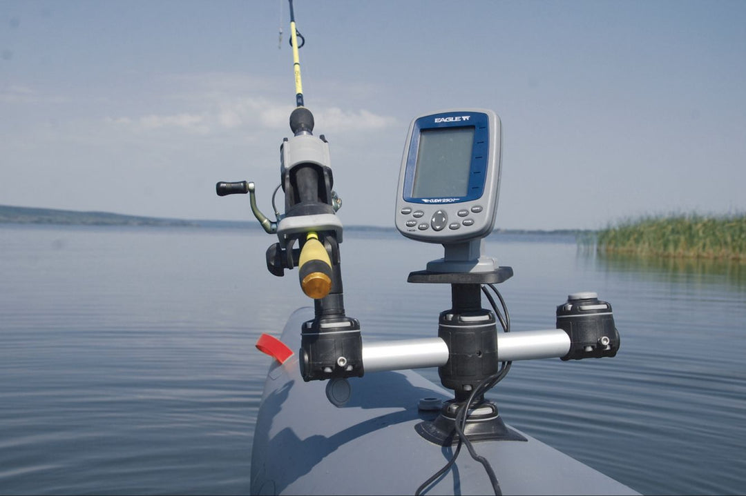 Schlauchboot-mit-Fasten-Stange-mit-3--Halterungen-und-ein-Befestigungspunkt--Mitte.jpg