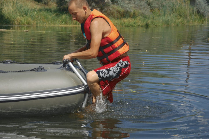 Schlauchboot-mit-ein-Leiter-von-Fasten.jpg