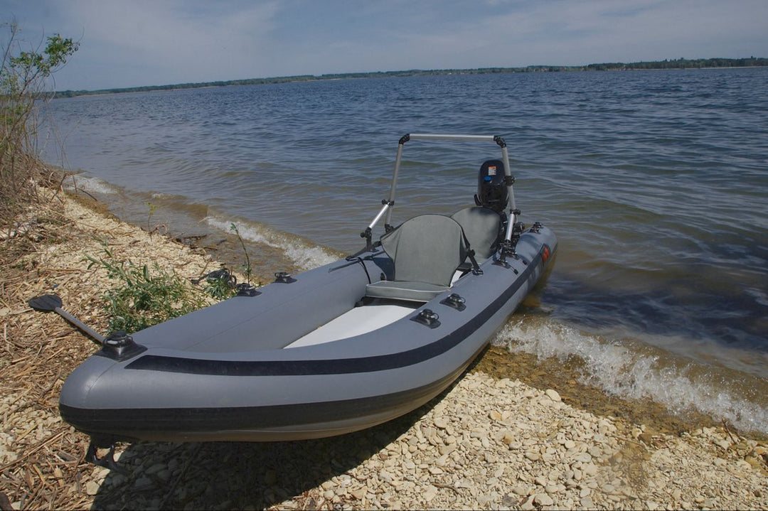Schlauchbootskajak-mit-viele-Fasten-Halterungen.jpg