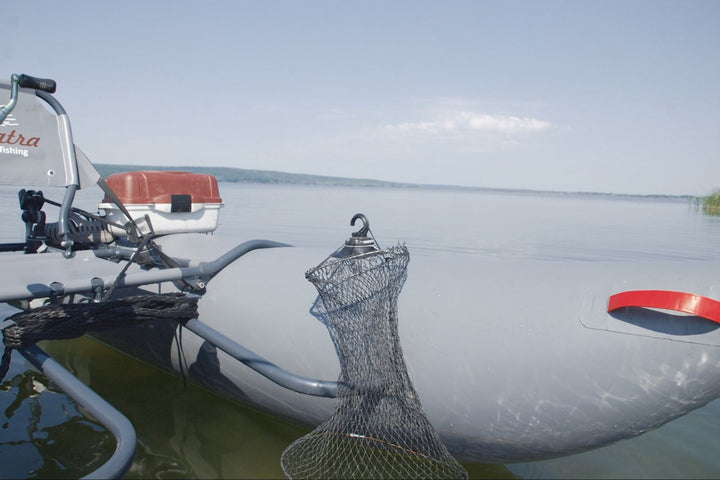 Wie-befestigen-ein-Setzkescher-am-Boot-mit-Fasten-Hak.jpg
