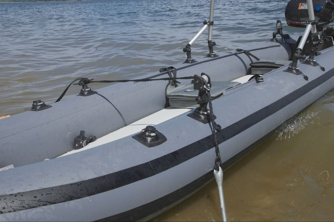 Wie-ein-Anker-auf-ein-Schlauchboot-sichern.jpg