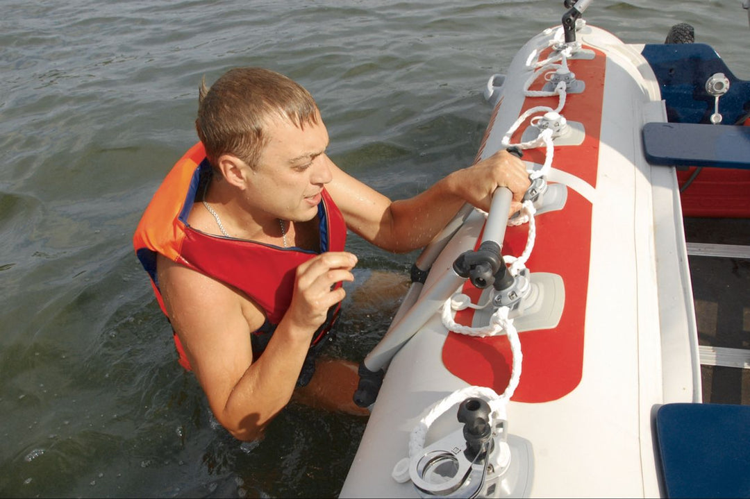 Wie-einsteigen-in-ein-Schlauchboot-mit-Fasten-Leiter.jpg