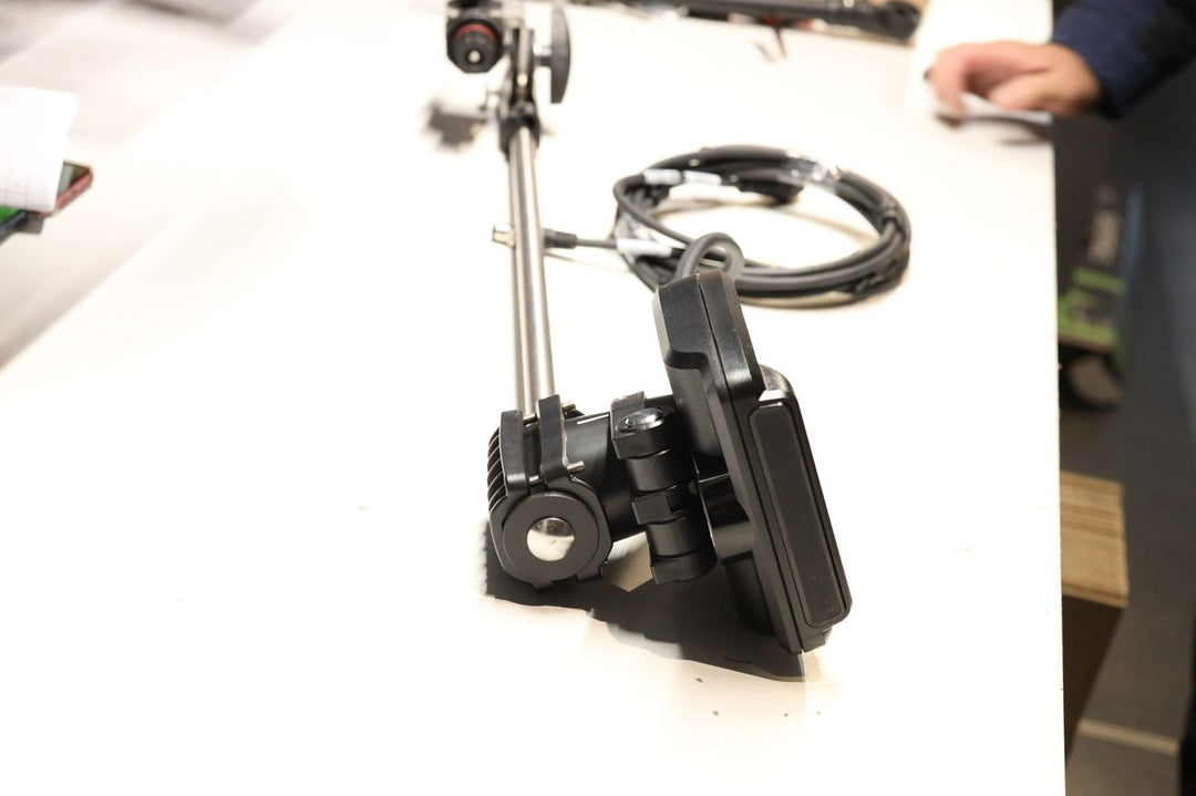 Set: Fasten Geberstange Humminbird MegaLive + Halterung (110x110mm) + Kleber Kit