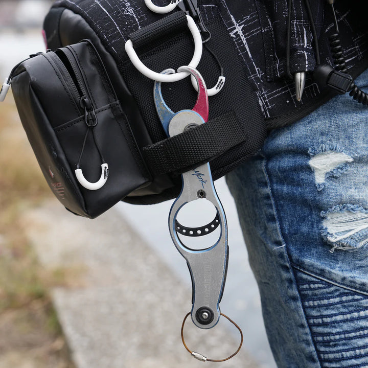 mazume REDMOON WAIST BAG V – Wasserdichte Rettungs- und Gürteltasche für Angler (Schwarz)