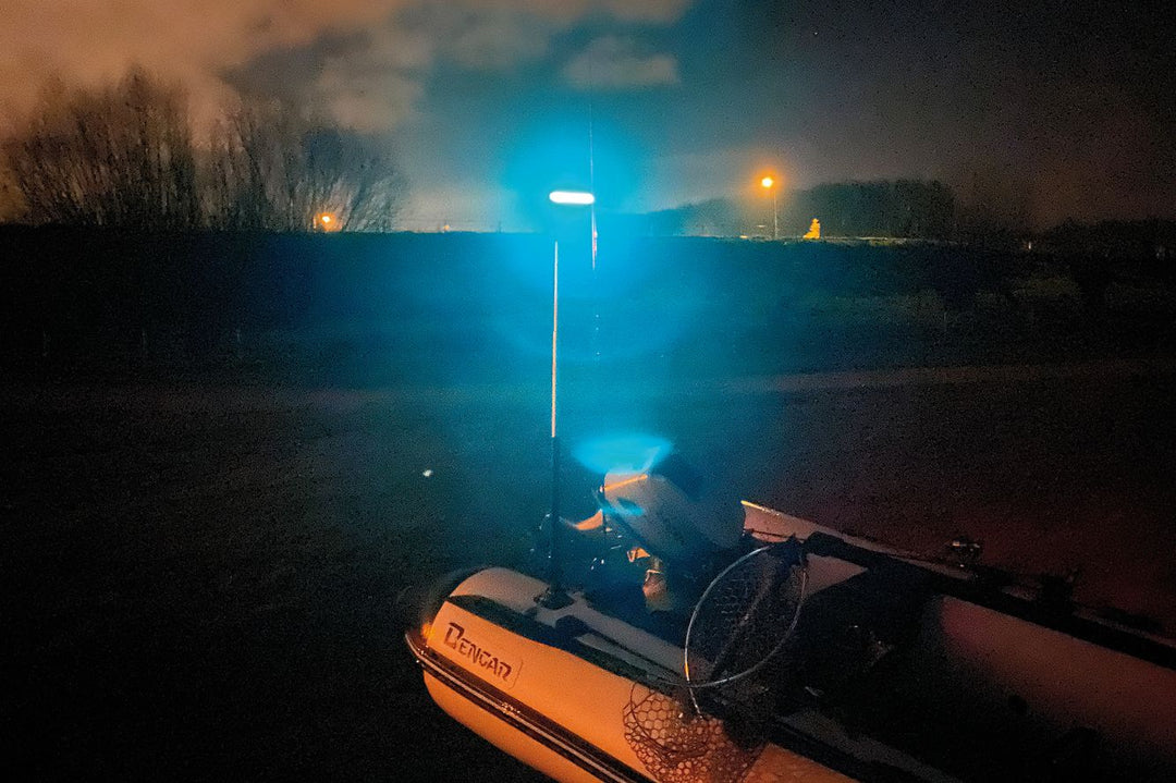 nacht-licht-schlauchboot.jpg