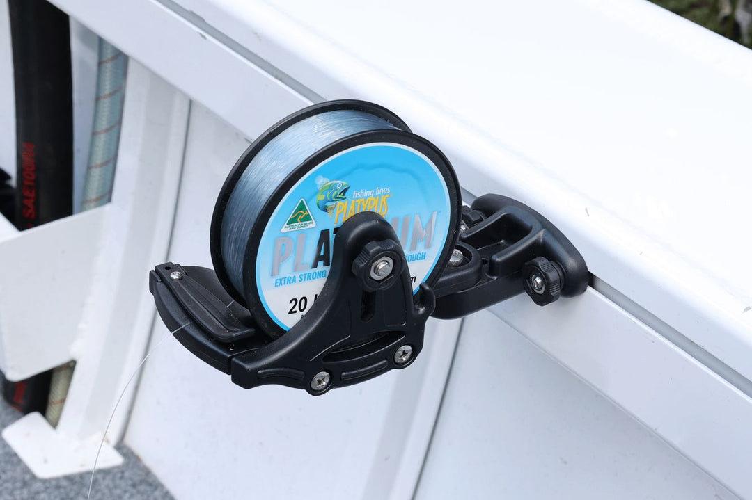 schinenen-halterung-bootswand.jpg