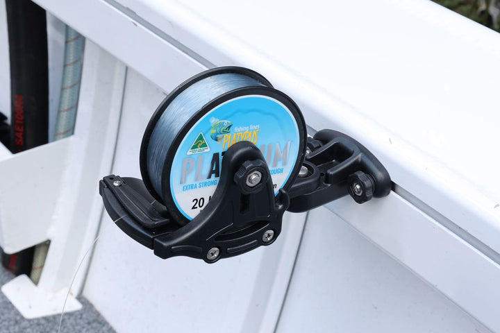 schinenen-halterung-bootswand.jpg
