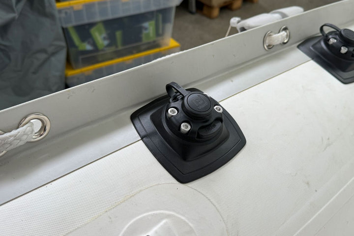 total-black-fasten-halterung.jpg